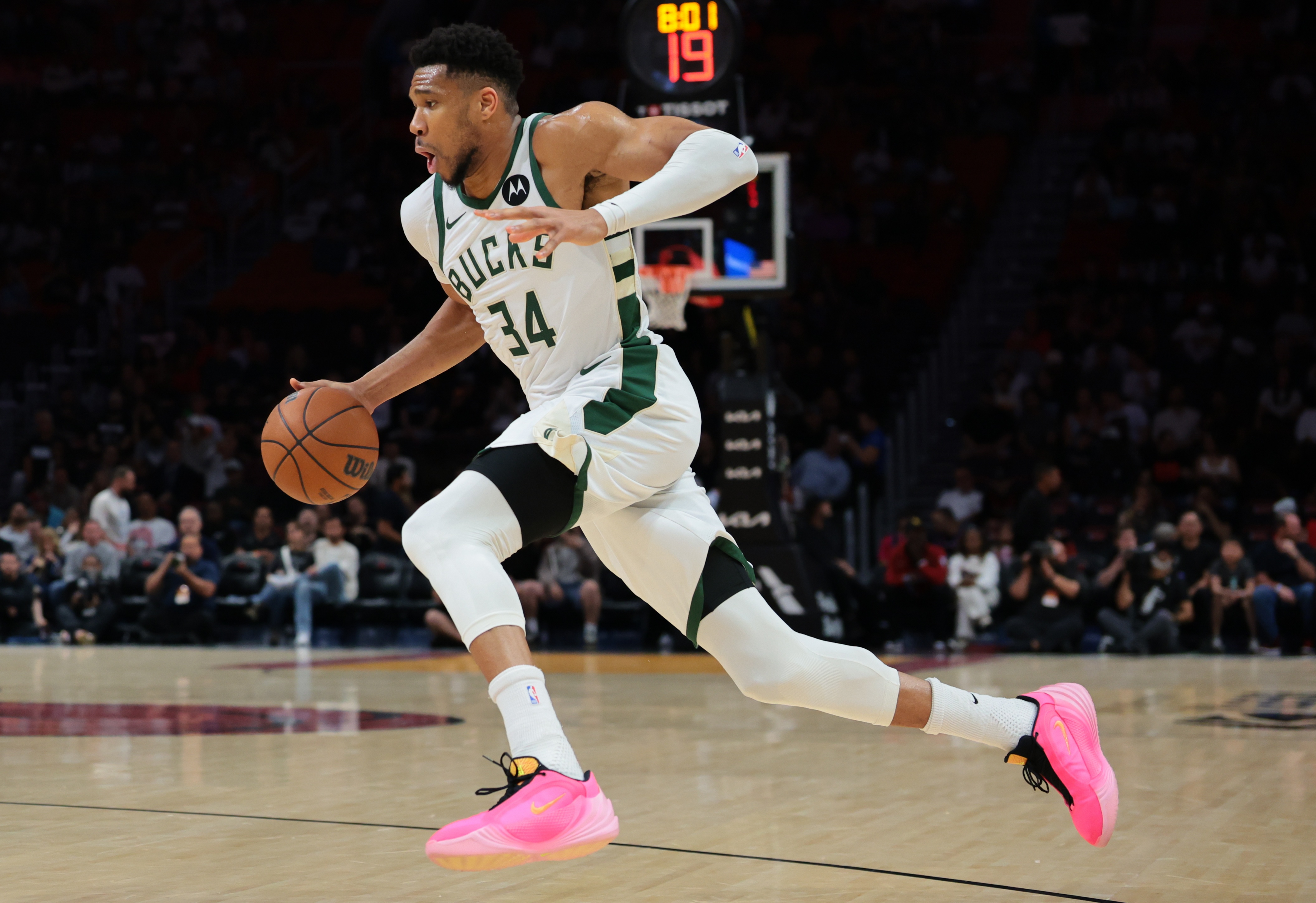 华体会官方网站-Shams：雄鹿曾认真考虑过热火报价 韦尔+希罗+球员+选秀权换字母