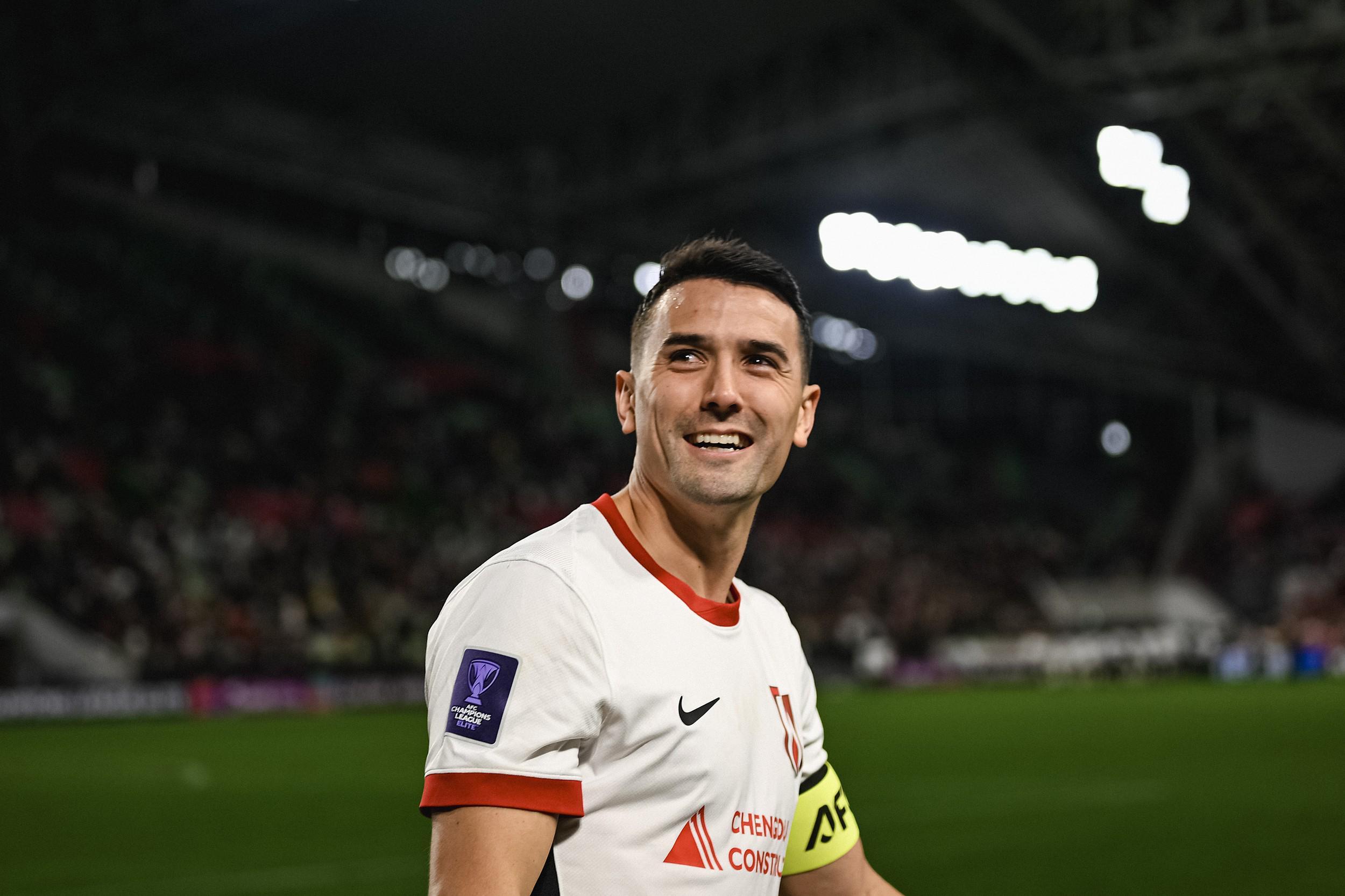 华体会官方网站-告别成都，周定洋在中国继续跑下去